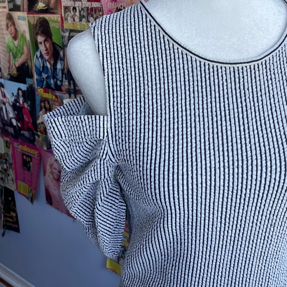 Club Monaco Striped Open Shoulder top - Picture 4 of 7